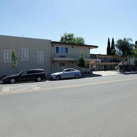 Americas Best Value Inn Visalia Eksteriør bilde