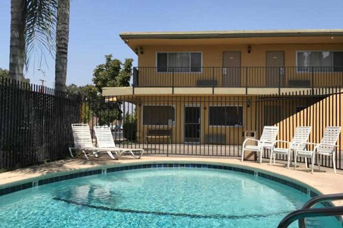 Americas Best Value Inn Visalia Eksteriør bilde