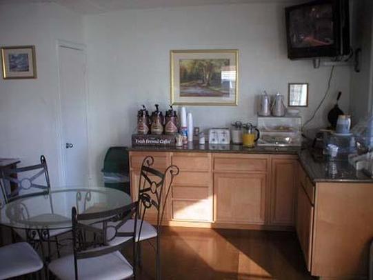 Americas Best Value Inn Visalia Restaurant bilde