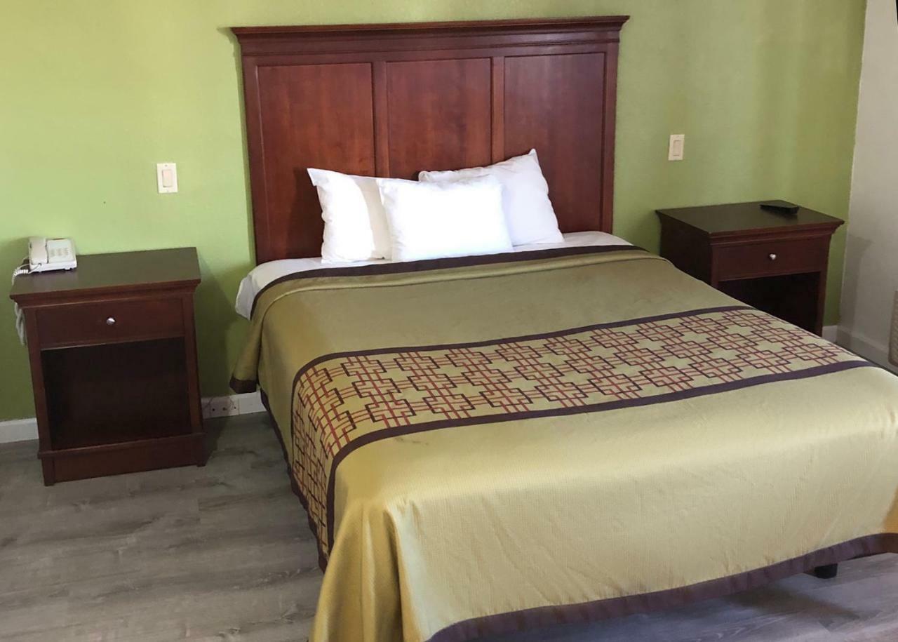 Americas Best Value Inn Visalia Eksteriør bilde